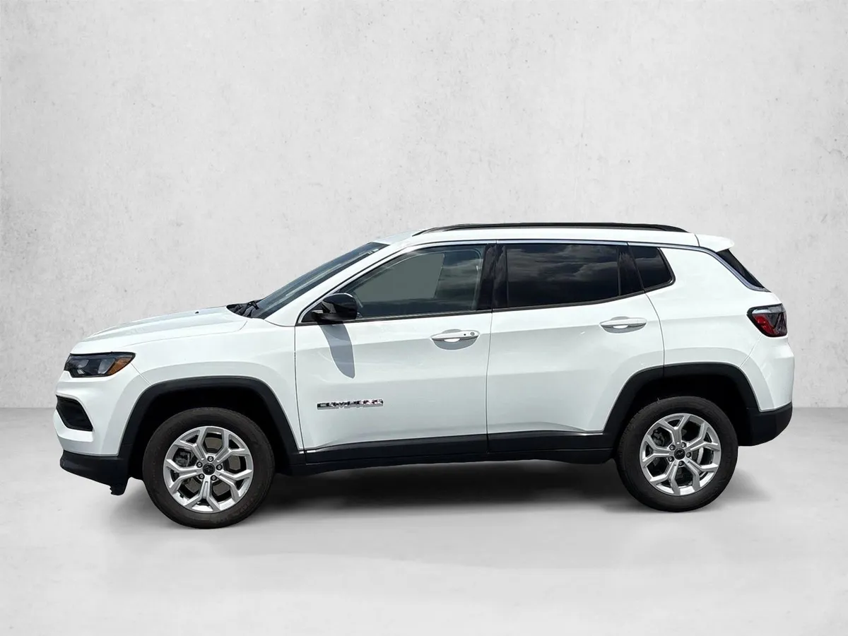 2025 Jeep Compass Latitude thumbnail 8