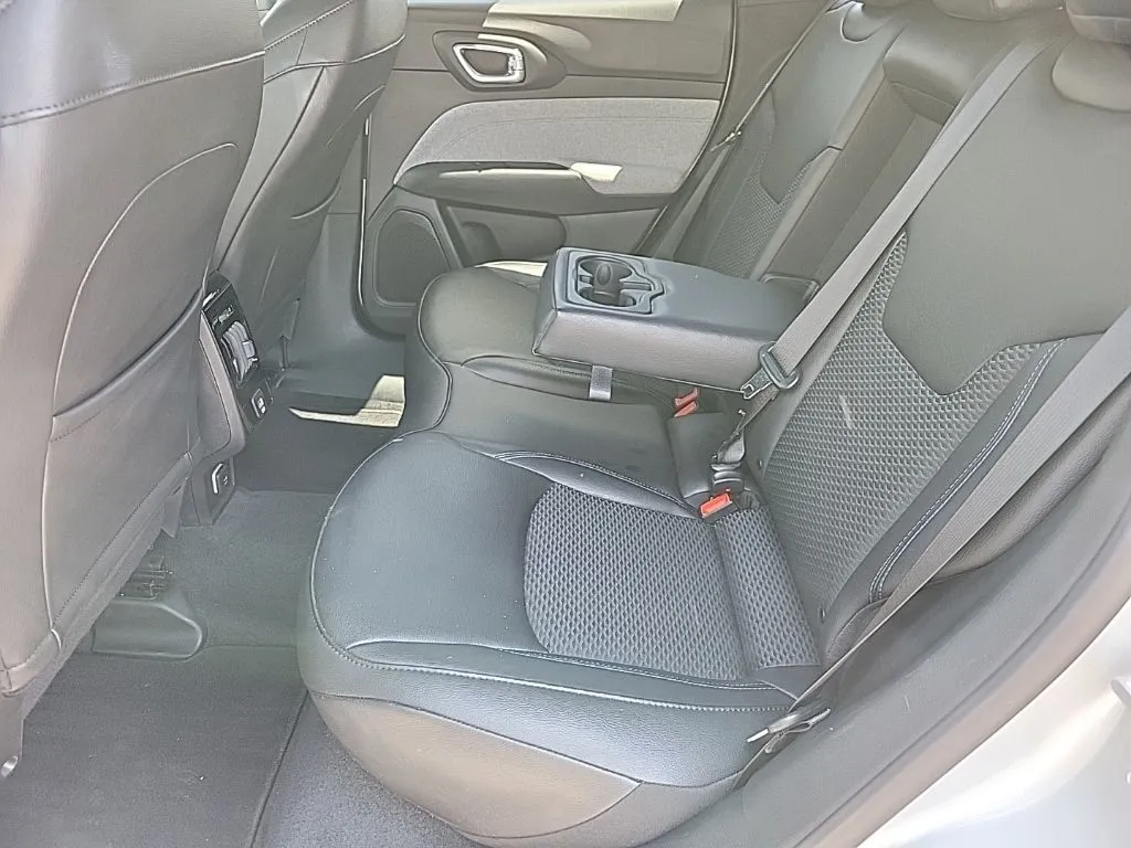 2025 Jeep Compass Latitude thumbnail 12
