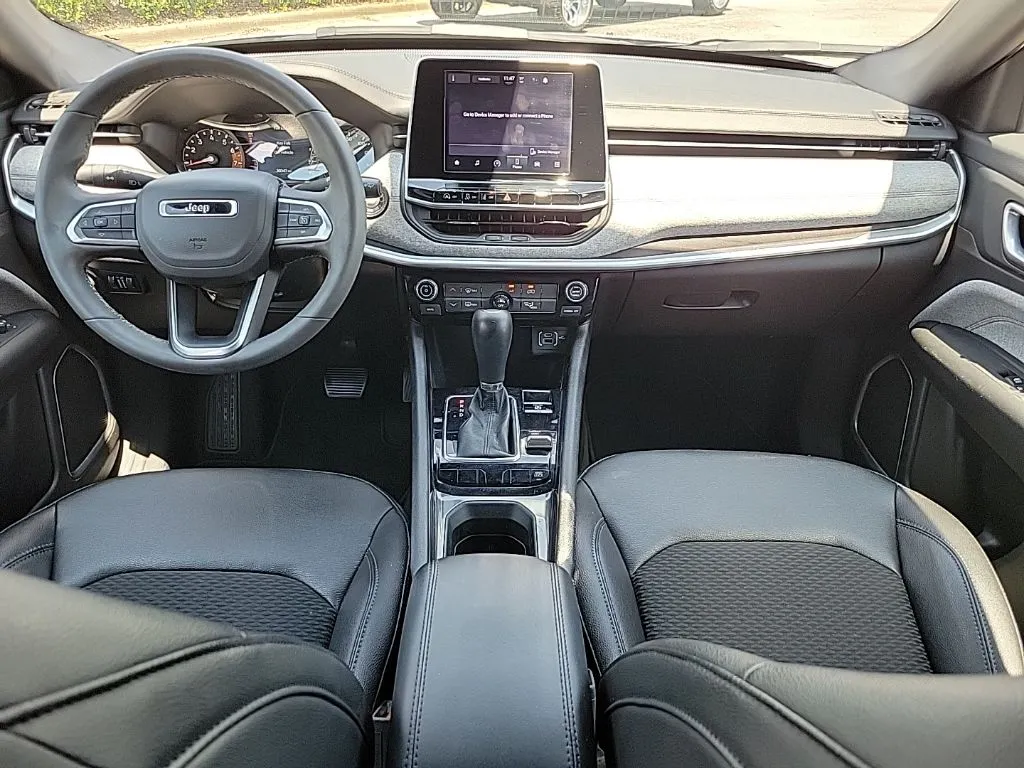 2025 Jeep Compass Latitude thumbnail 14