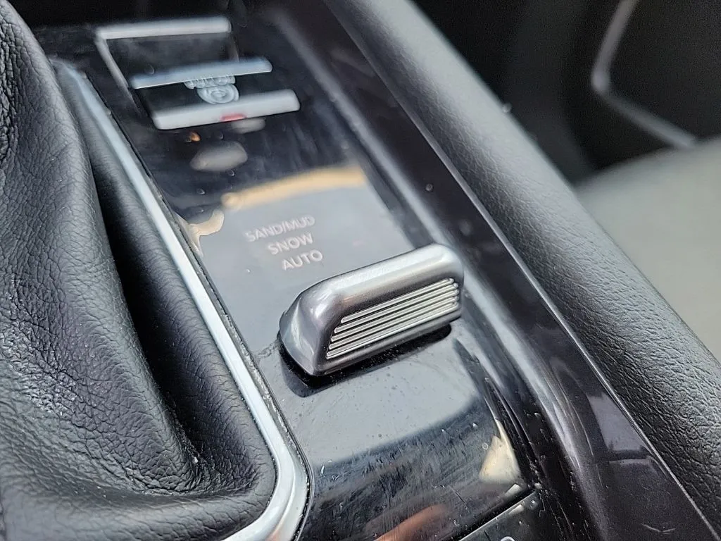 2025 Jeep Compass Latitude thumbnail 16