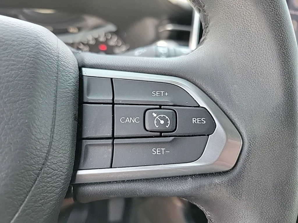 2025 Jeep Compass Latitude thumbnail 21