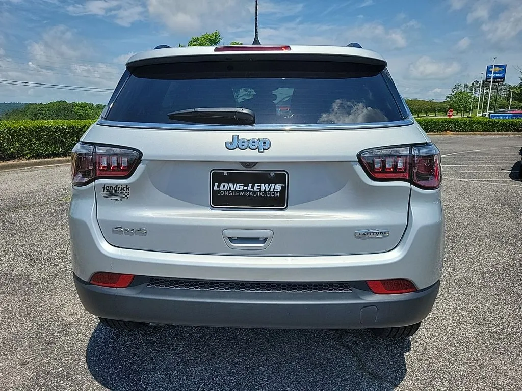 2025 Jeep Compass Latitude thumbnail 6