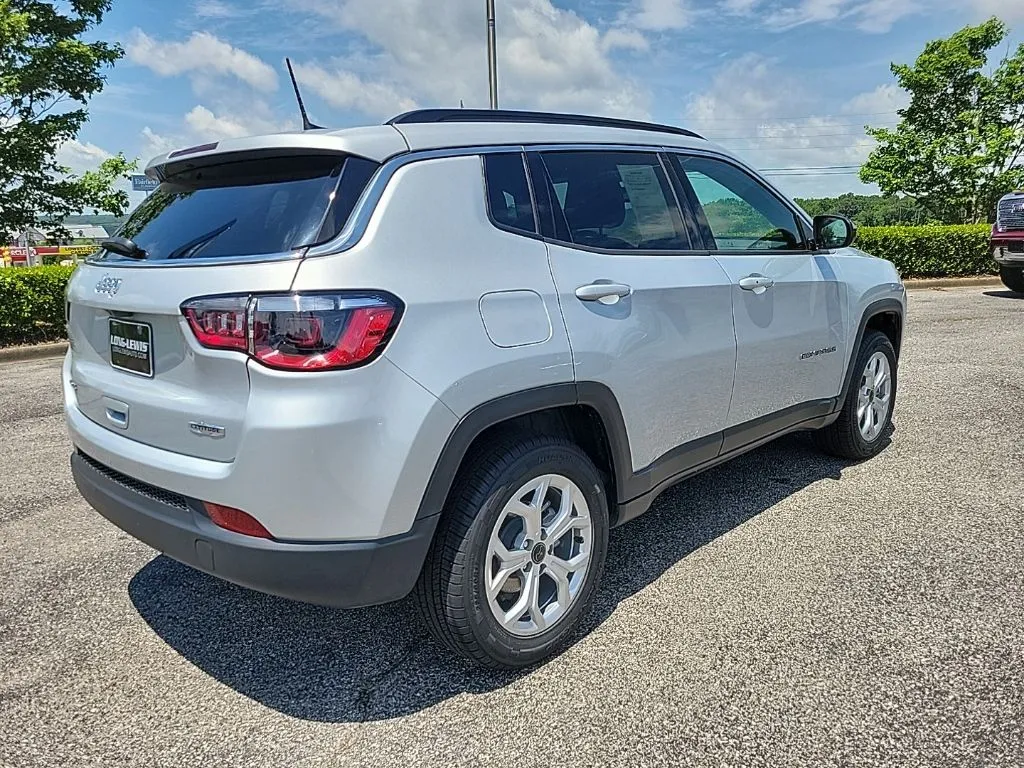 2025 Jeep Compass Latitude thumbnail 7