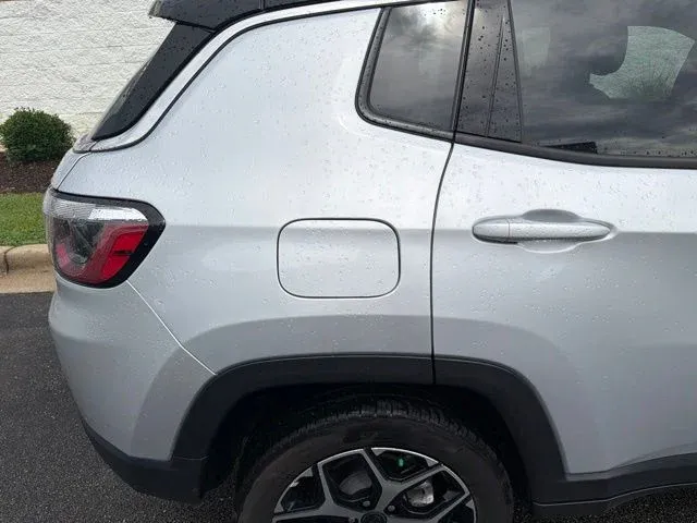 2025 Jeep Compass Limited thumbnail 13