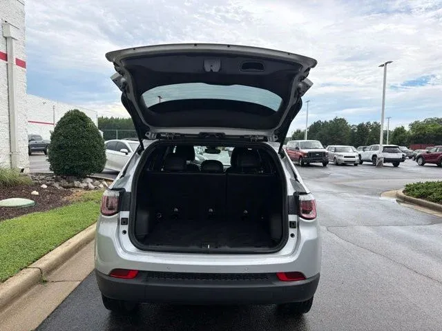 2025 Jeep Compass Limited thumbnail 14