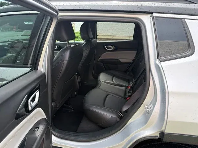 2025 Jeep Compass Limited thumbnail 18