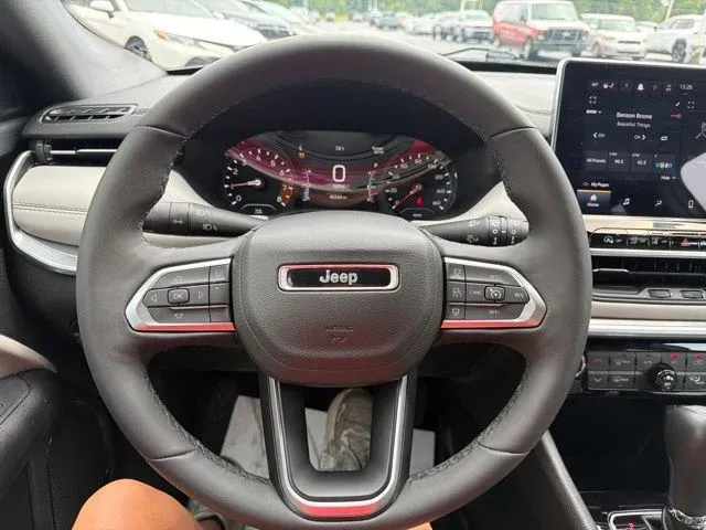 2025 Jeep Compass Limited thumbnail 30