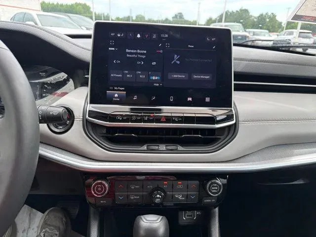 2025 Jeep Compass Limited thumbnail 41