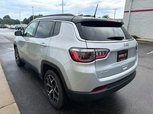 2025 Jeep Compass Limited thumbnail 7