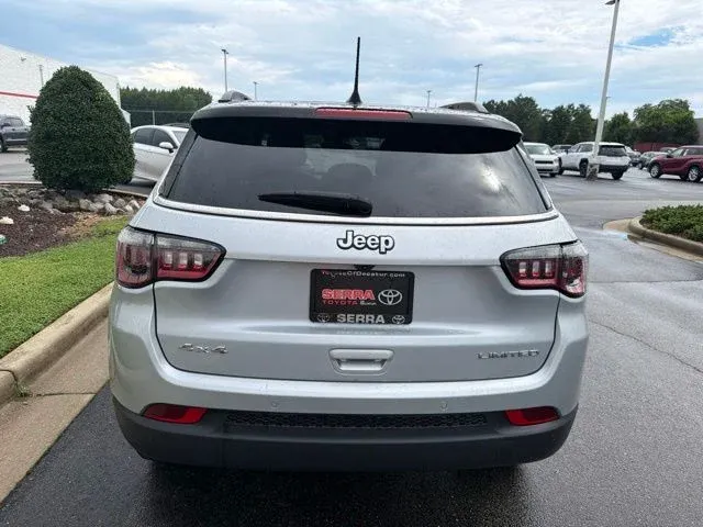 2025 Jeep Compass Limited thumbnail 8