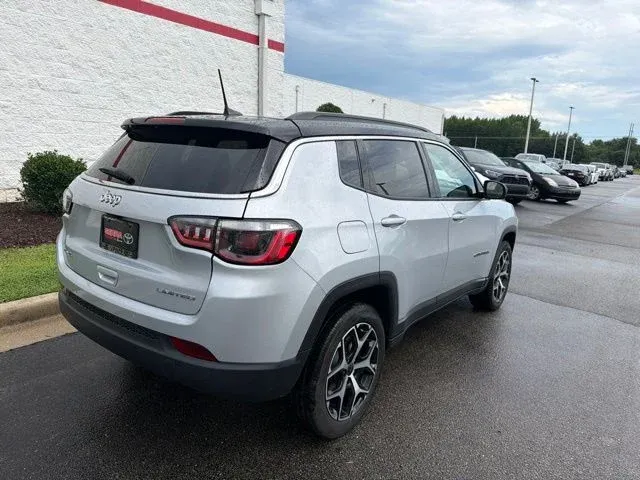 2025 Jeep Compass Limited thumbnail 9