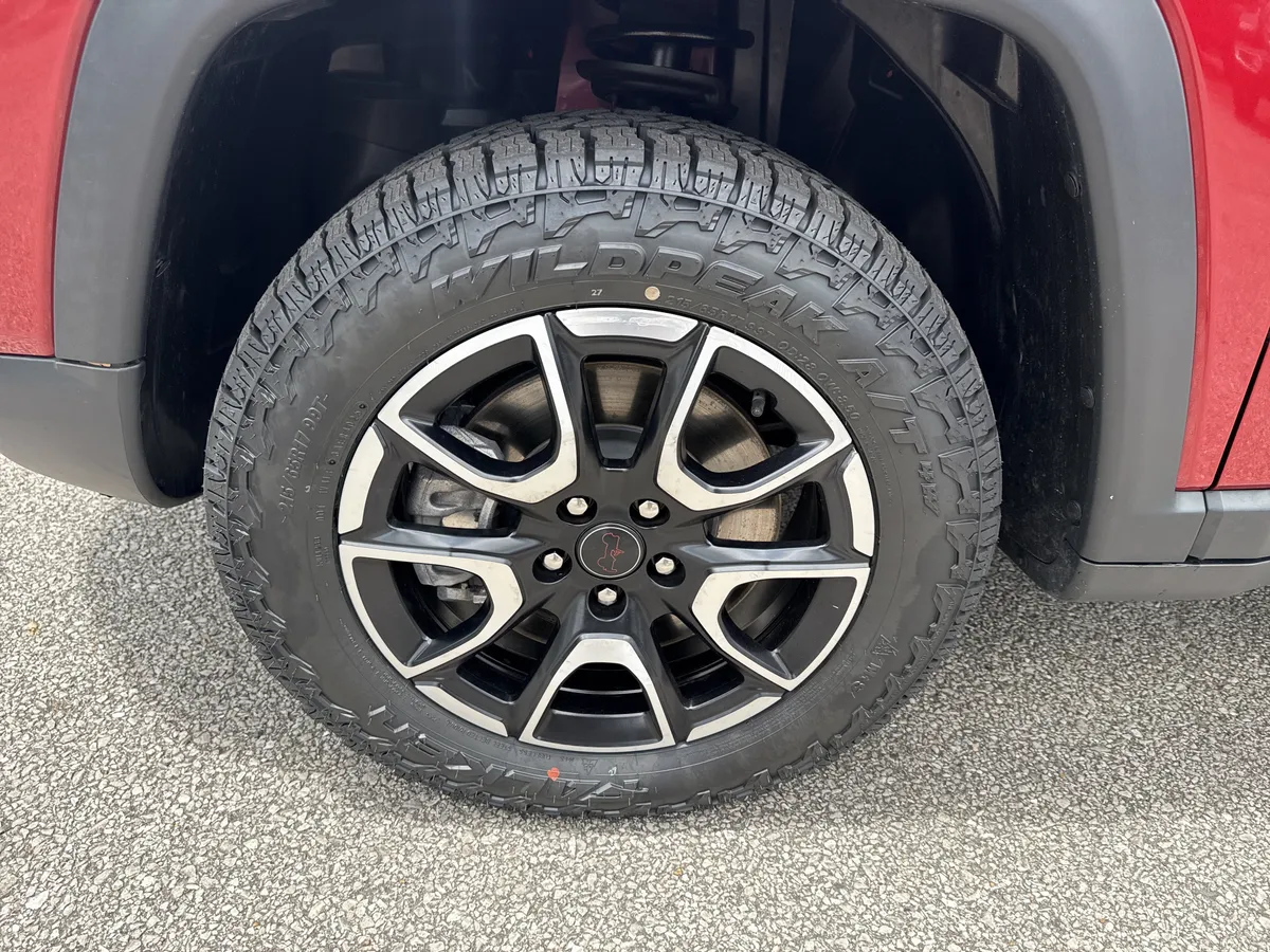 2025 Jeep Compass Trailhawk thumbnail 11