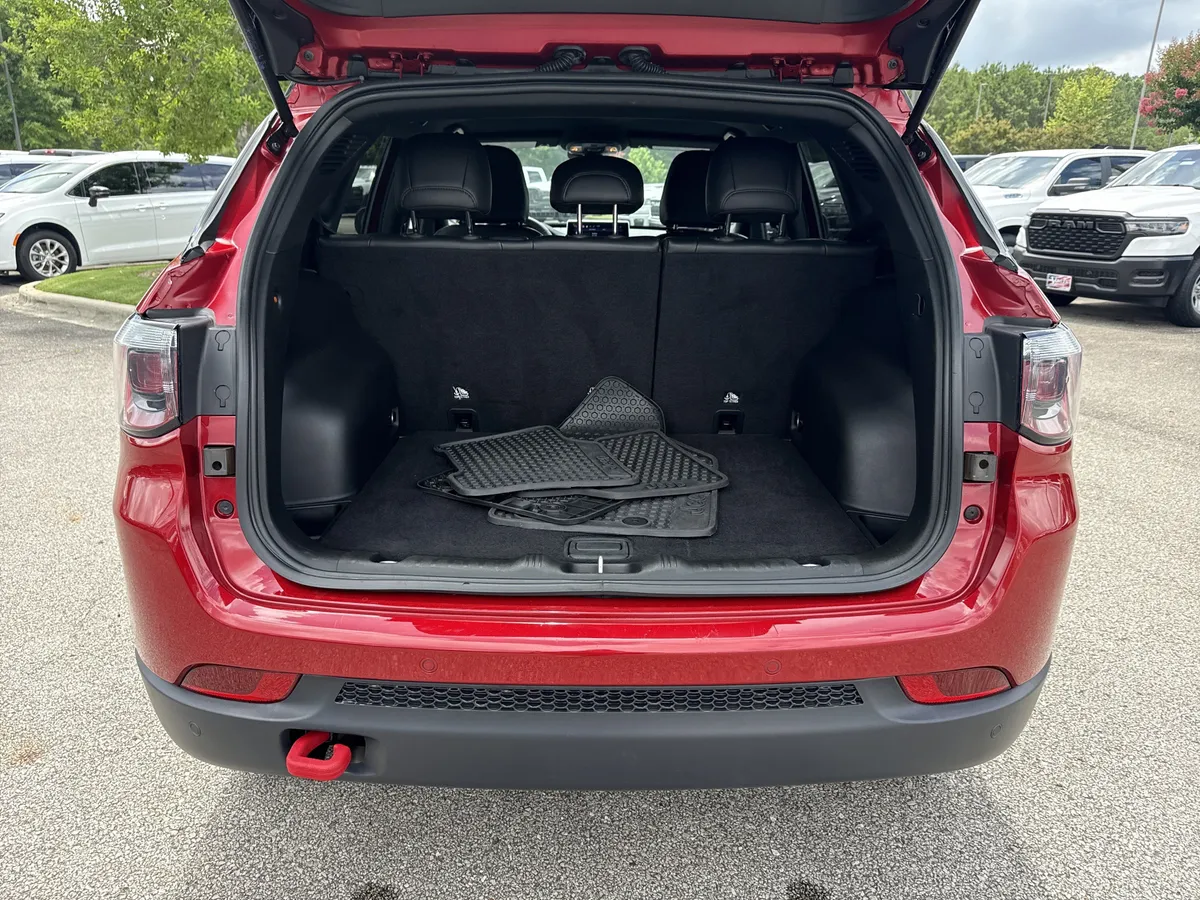 2025 Jeep Compass Trailhawk thumbnail 18