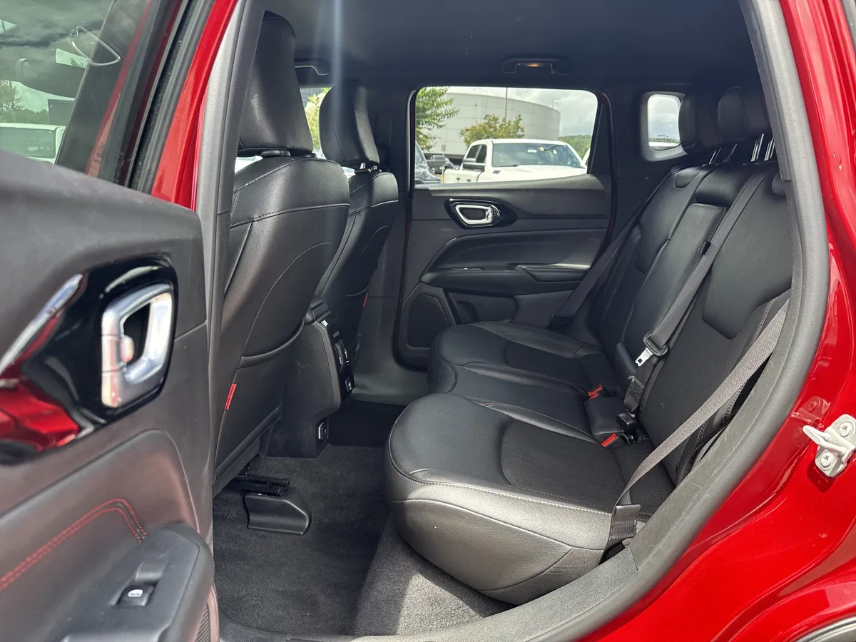 2025 Jeep Compass Trailhawk thumbnail 21