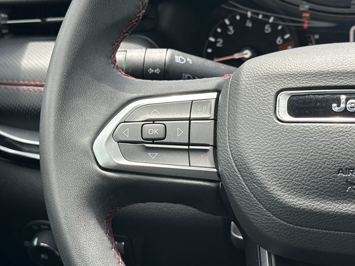 2025 Jeep Compass Trailhawk thumbnail 25
