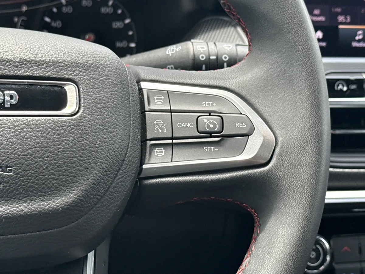 2025 Jeep Compass Trailhawk thumbnail 26