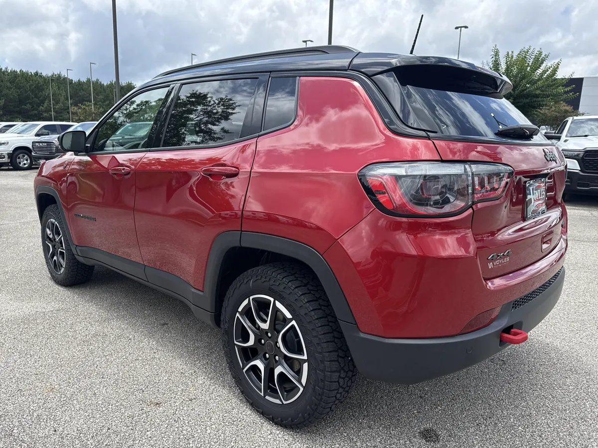 2025 Jeep Compass Trailhawk thumbnail 4