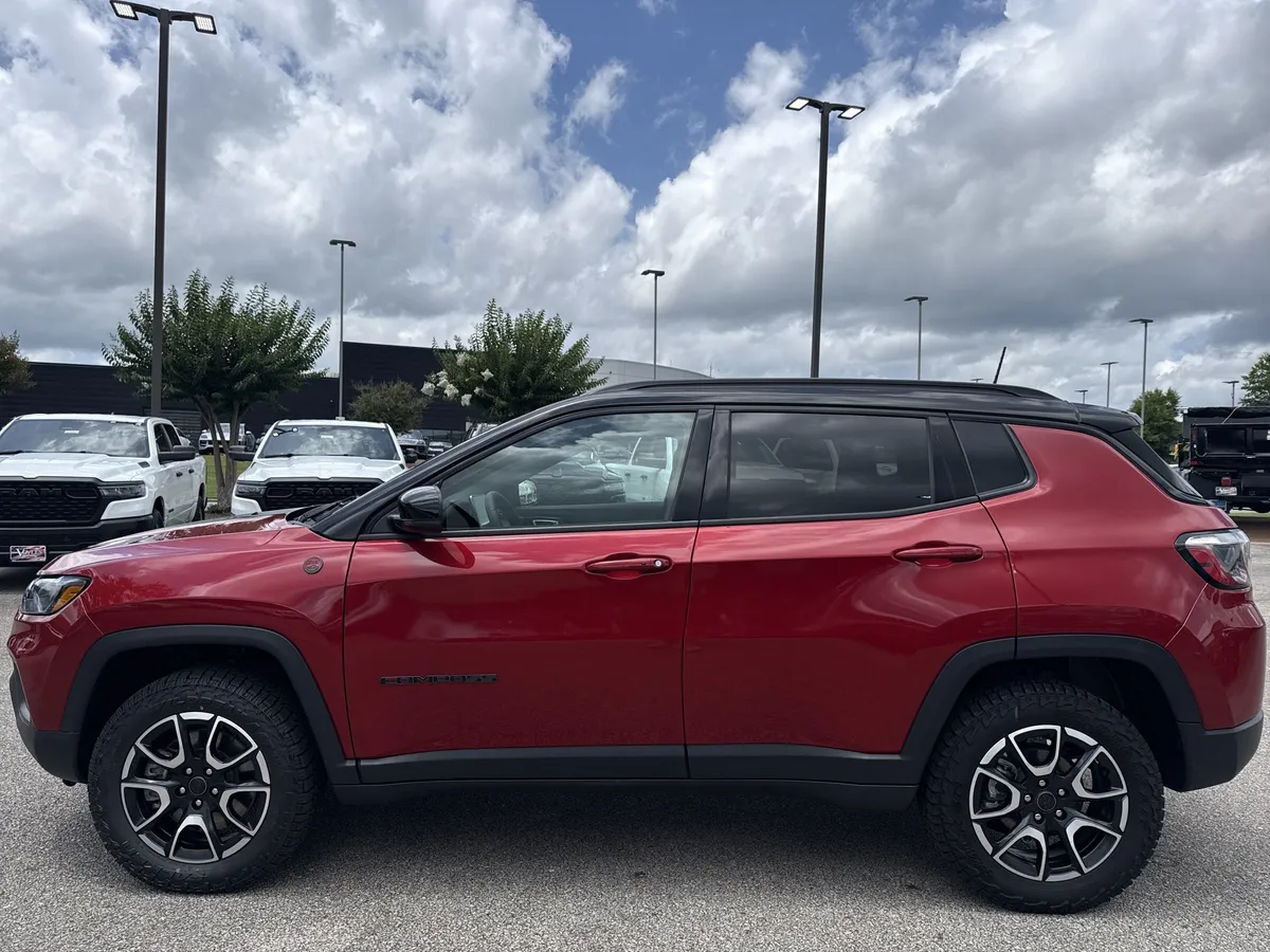 2025 Jeep Compass Trailhawk thumbnail 7