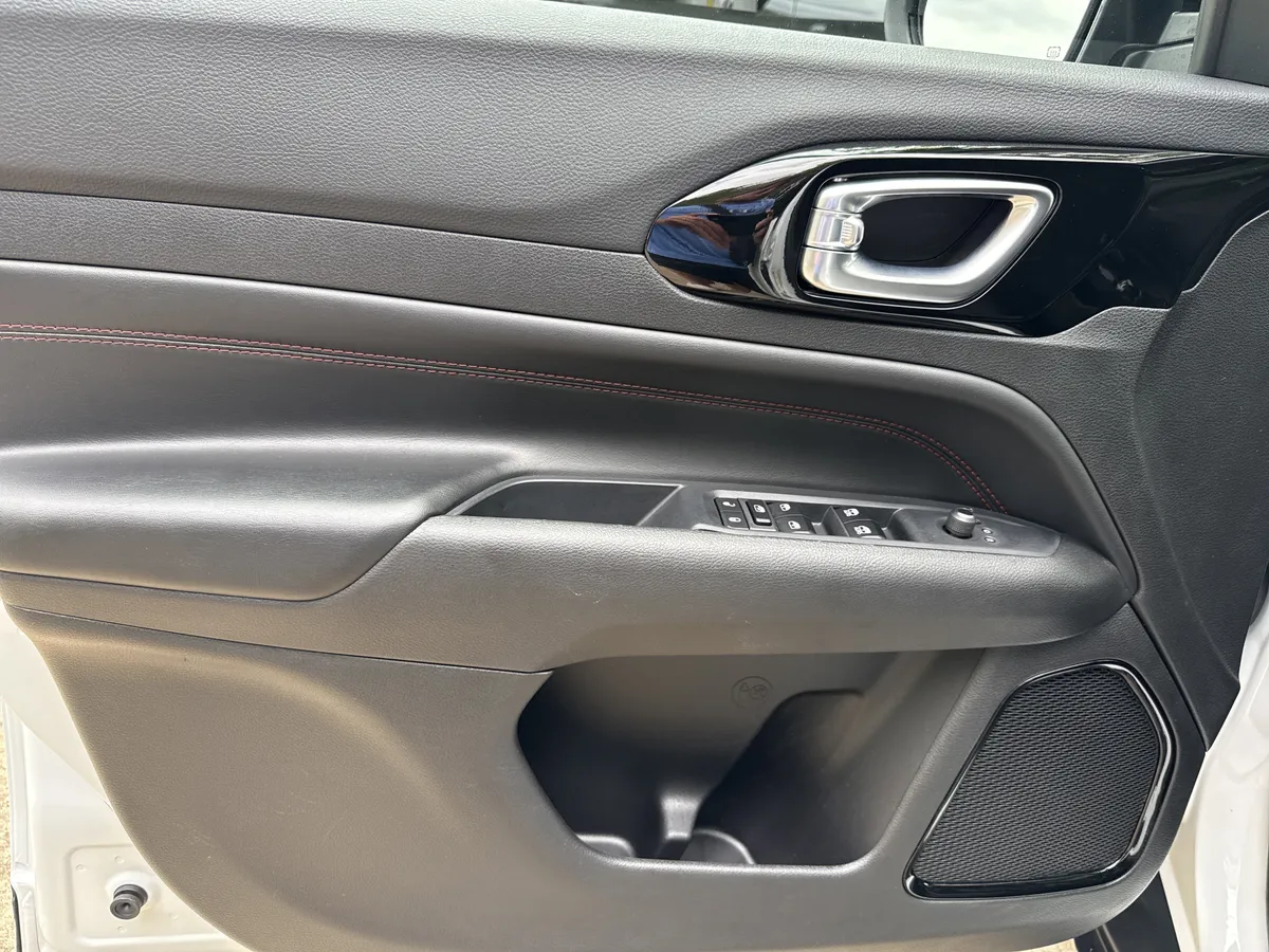 2025 Jeep Compass Trailhawk thumbnail 10
