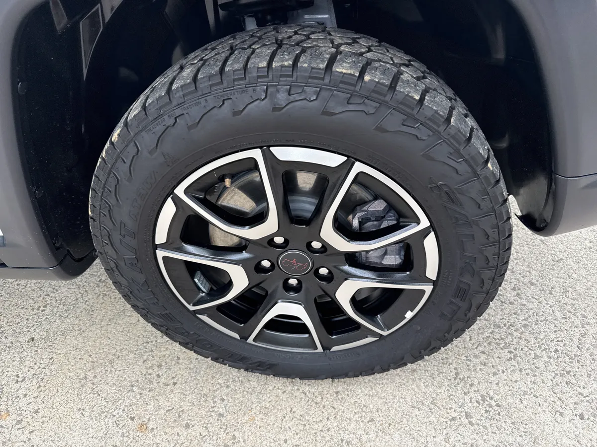 2025 Jeep Compass Trailhawk thumbnail 12