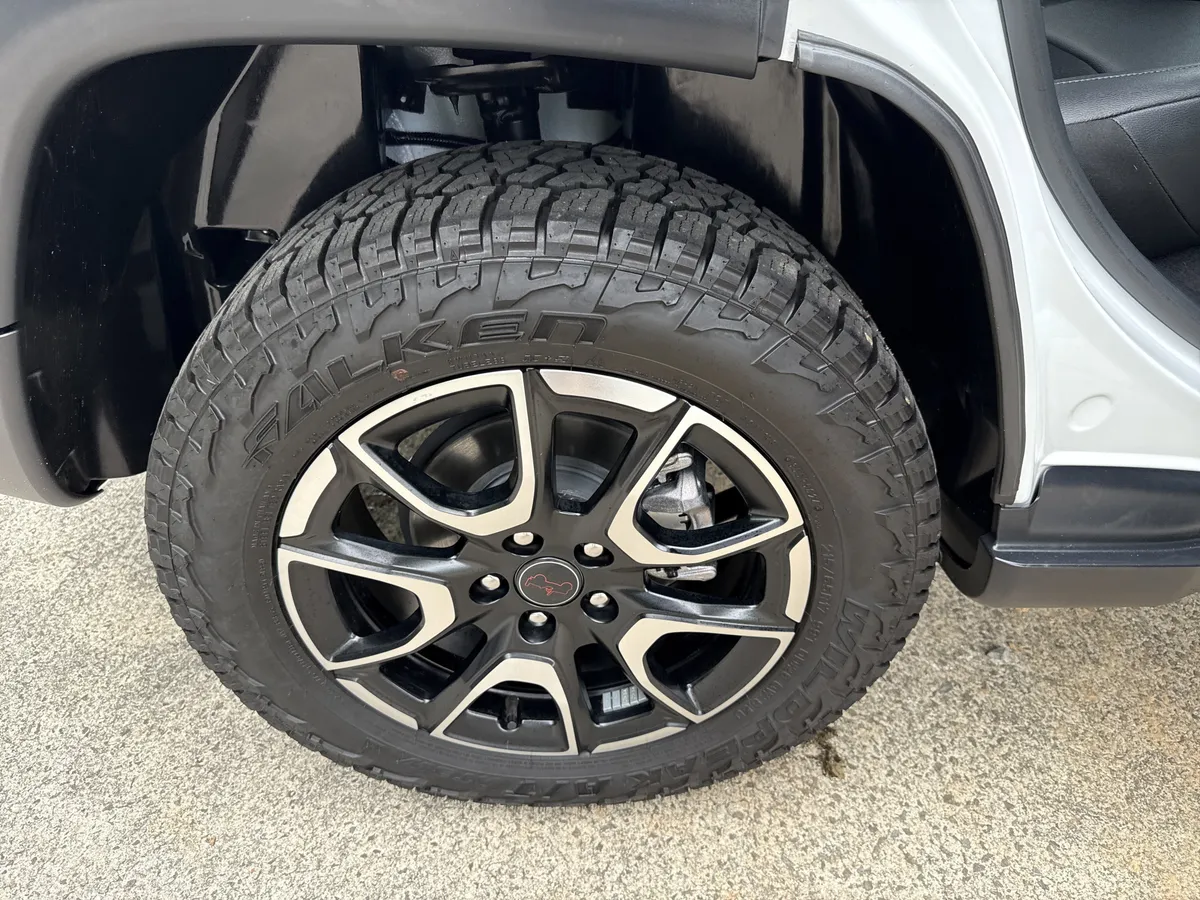 2025 Jeep Compass Trailhawk thumbnail 17