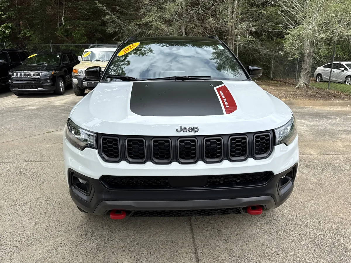 2025 Jeep Compass Trailhawk thumbnail 2