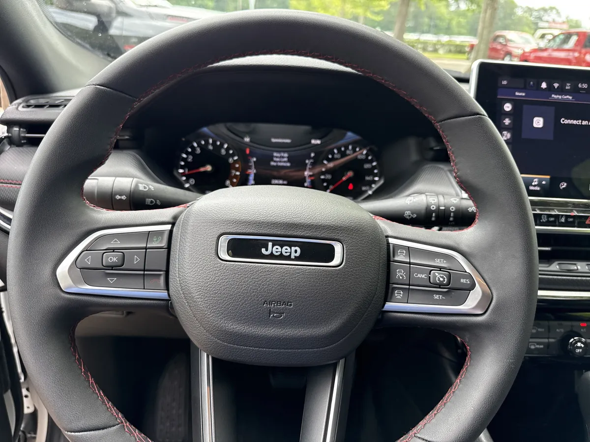 2025 Jeep Compass Trailhawk thumbnail 24