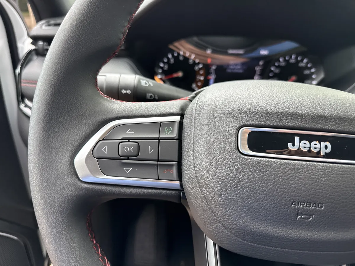 2025 Jeep Compass Trailhawk thumbnail 25