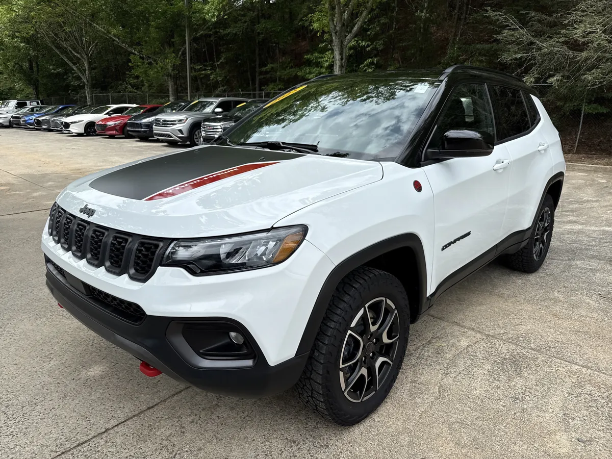 2025 Jeep Compass Trailhawk thumbnail 3