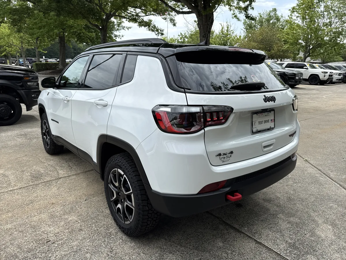 2025 Jeep Compass Trailhawk thumbnail 5