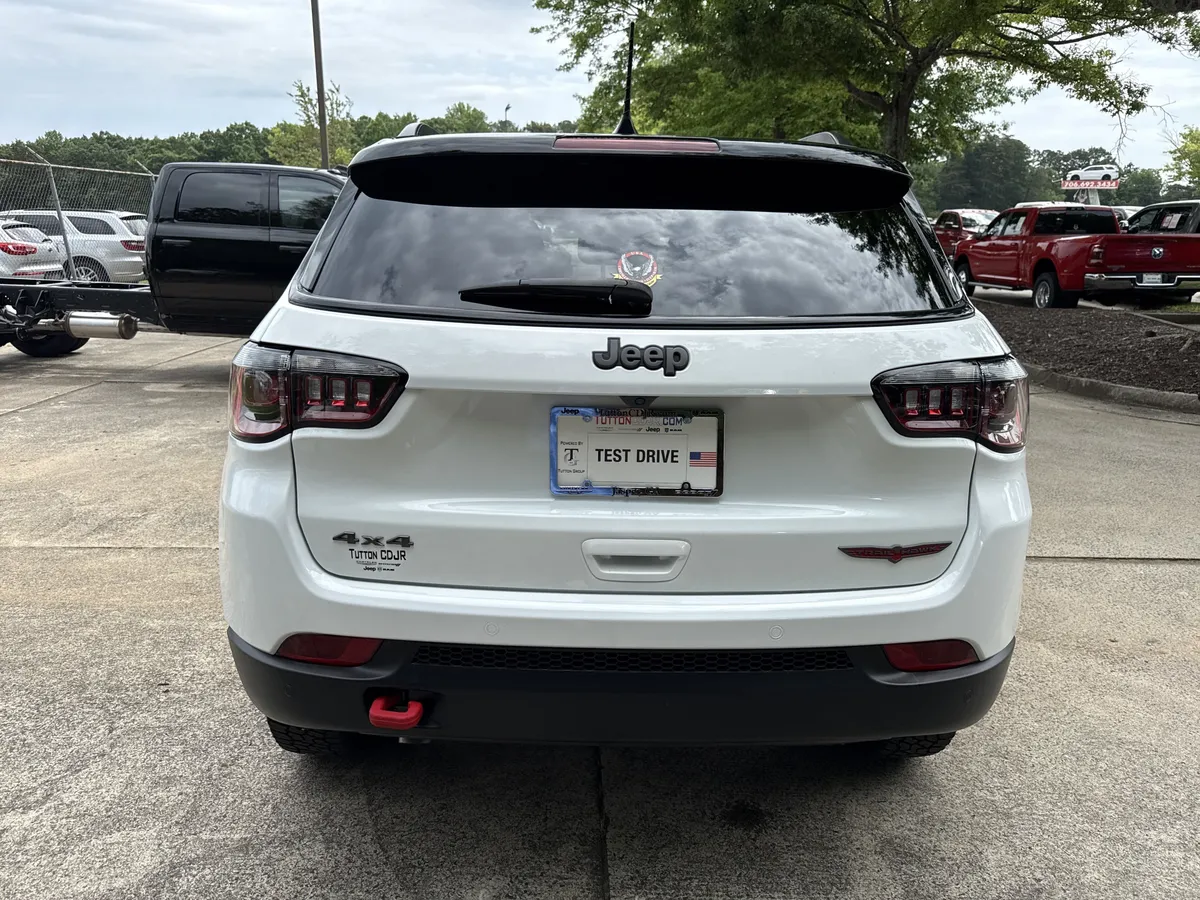 2025 Jeep Compass Trailhawk thumbnail 6