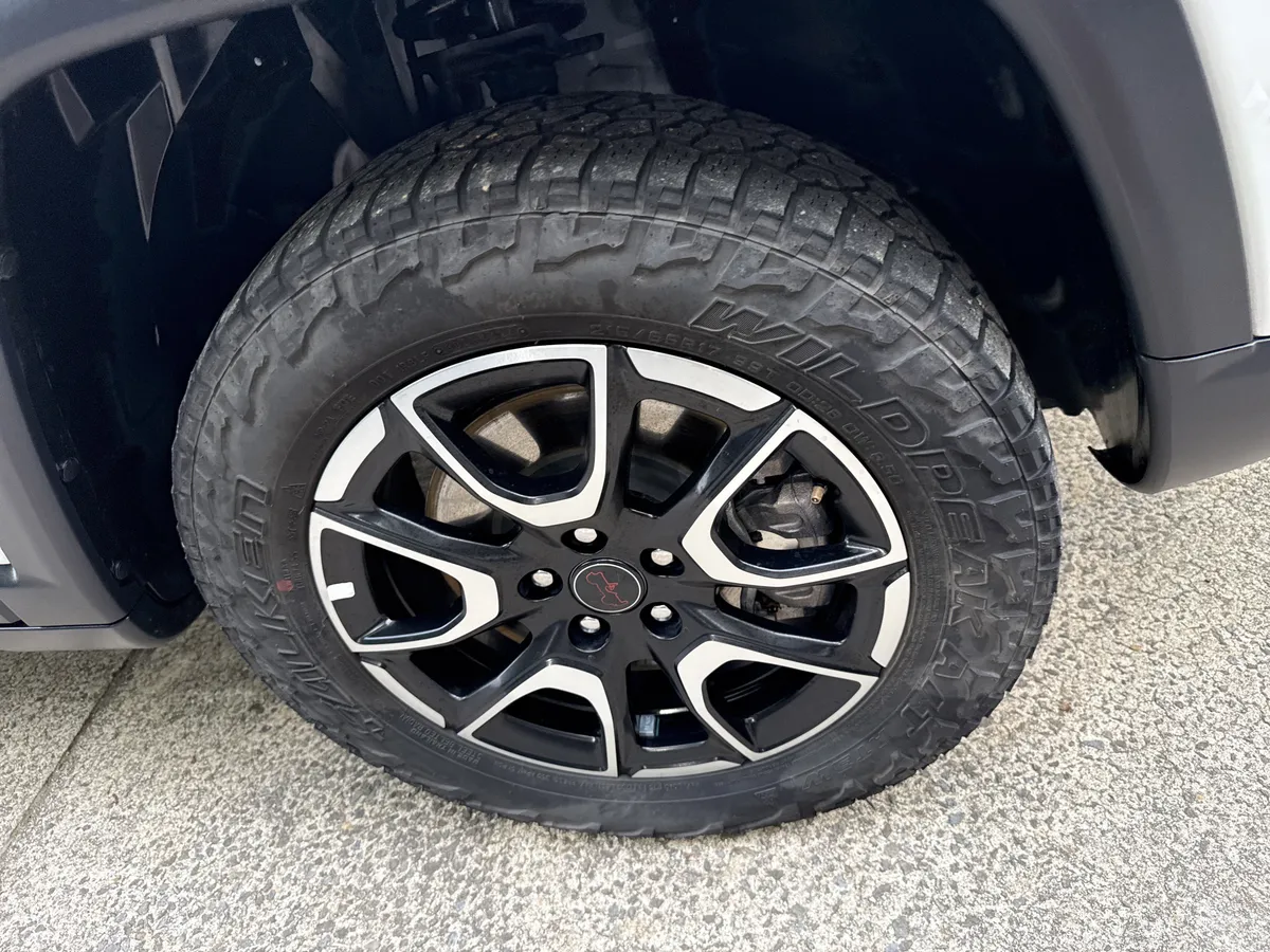 2025 Jeep Compass Trailhawk thumbnail 12