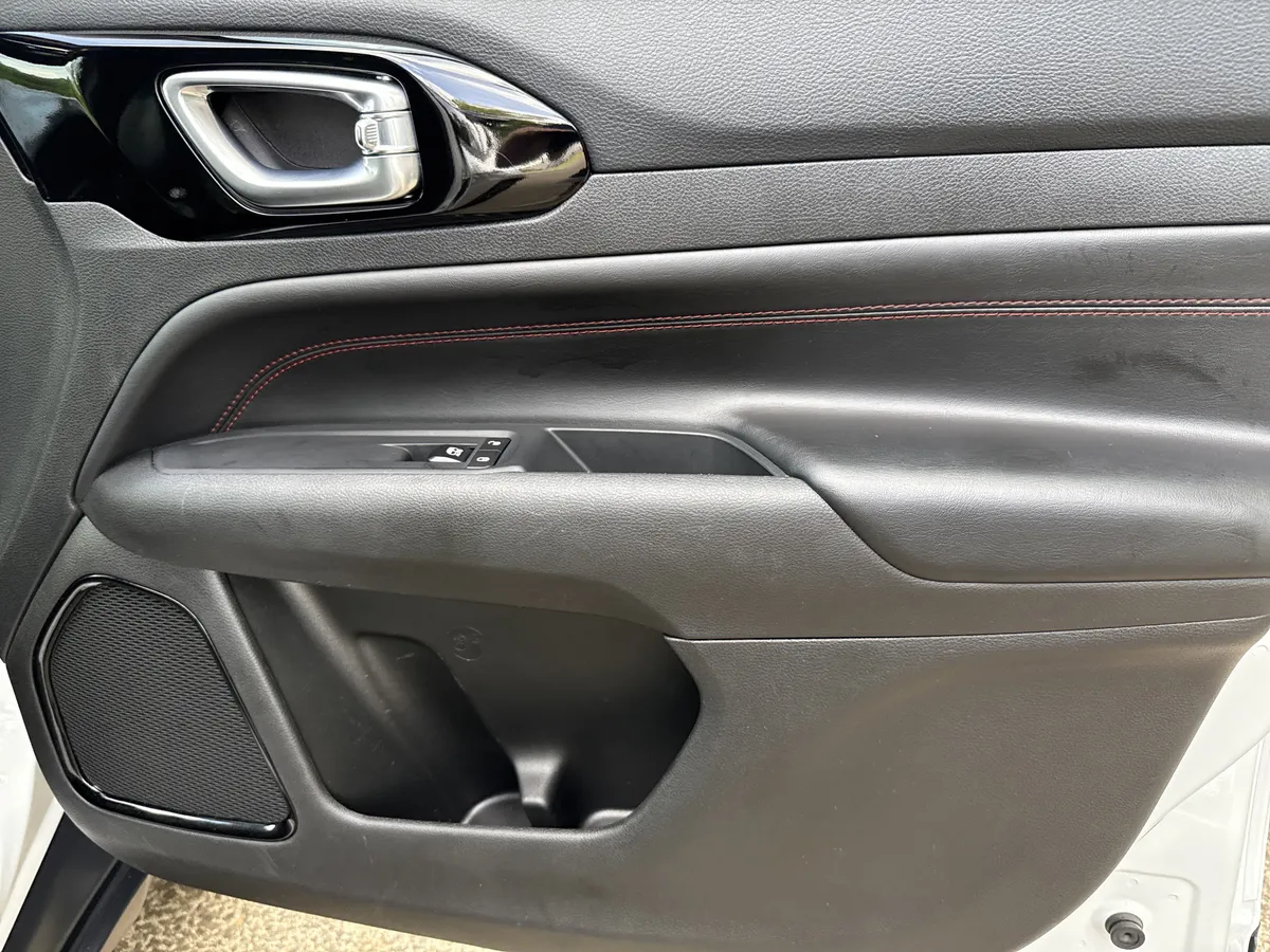 2025 Jeep Compass Trailhawk thumbnail 14