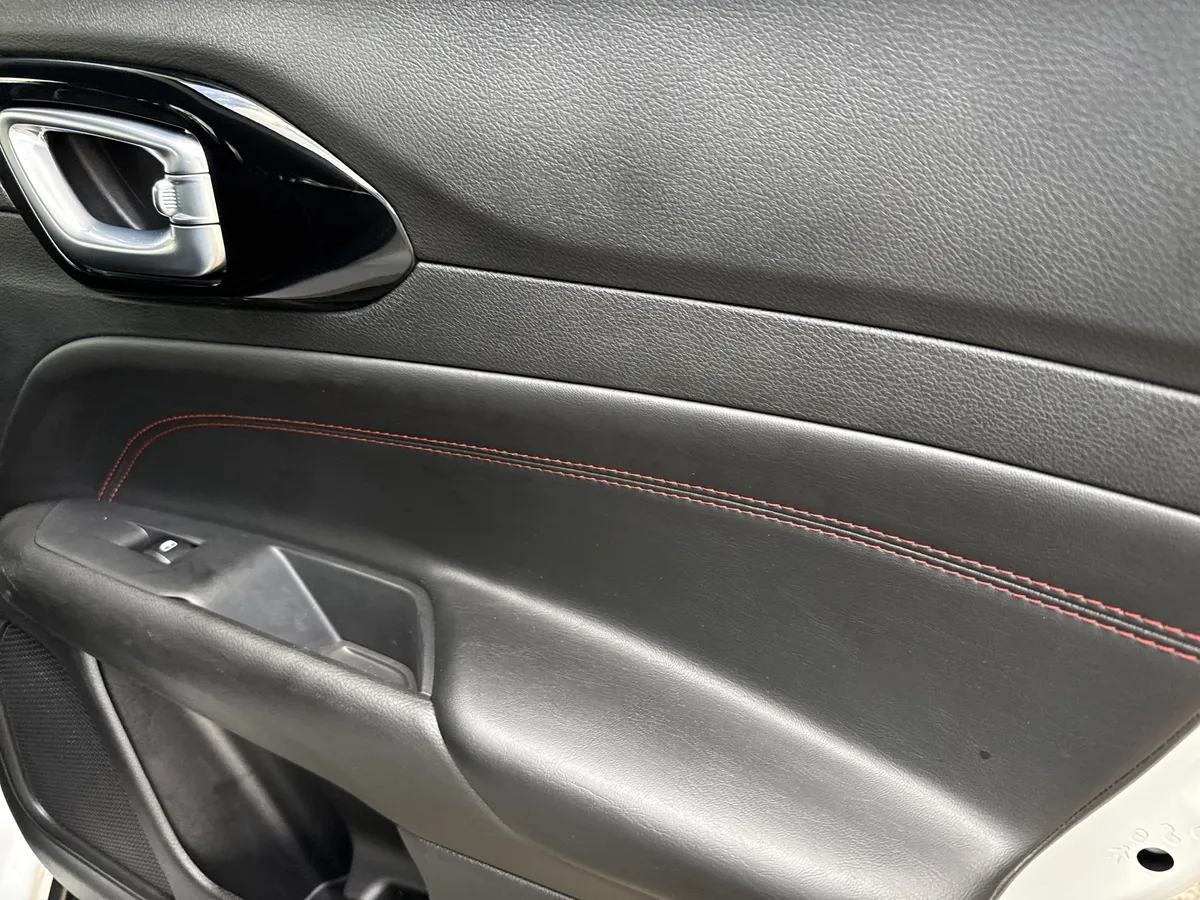 2025 Jeep Compass Trailhawk thumbnail 16
