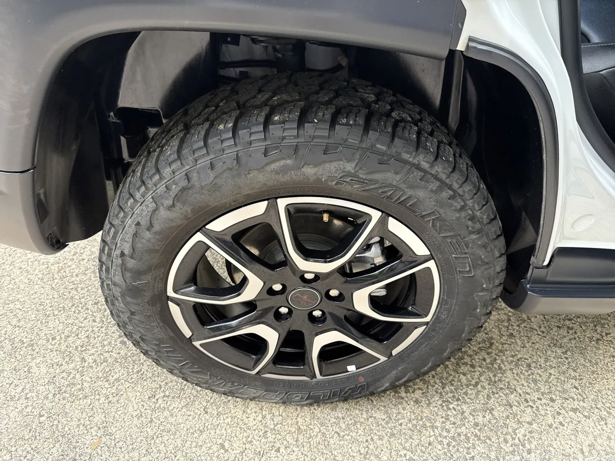 2025 Jeep Compass Trailhawk thumbnail 17