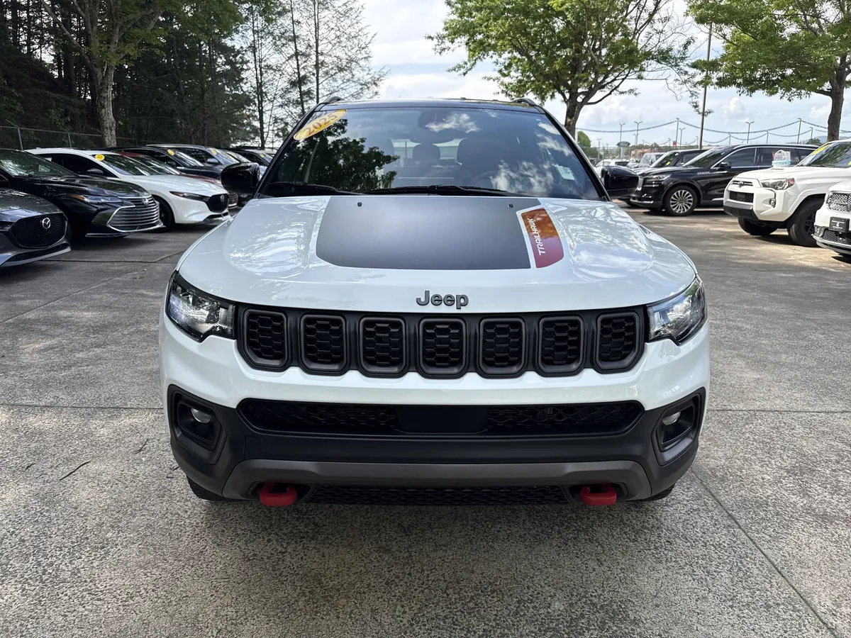 2025 Jeep Compass Trailhawk thumbnail 2