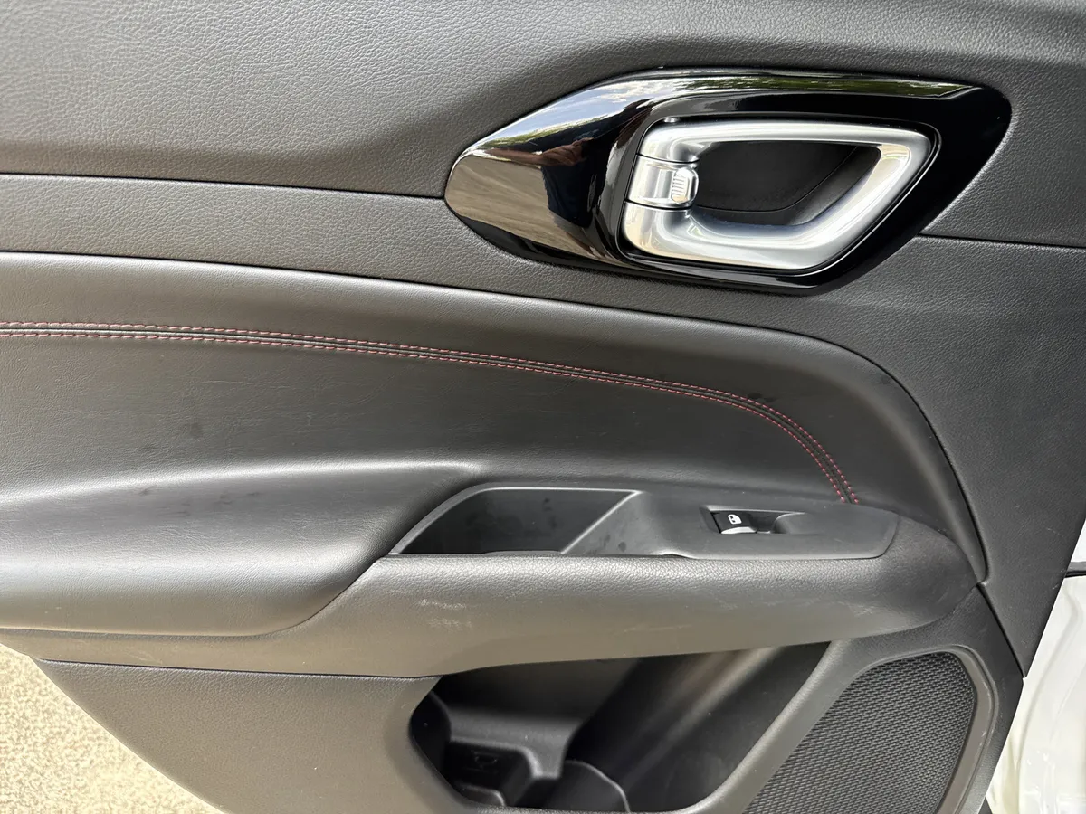 2025 Jeep Compass Trailhawk thumbnail 21