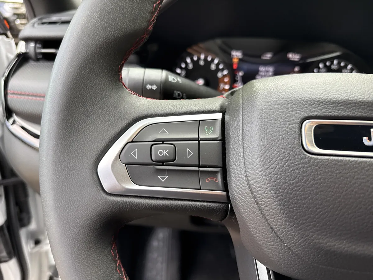 2025 Jeep Compass Trailhawk thumbnail 24