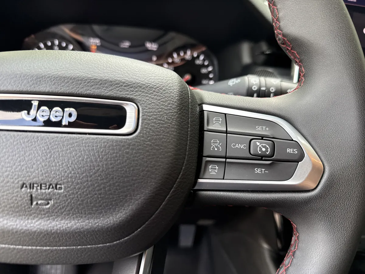 2025 Jeep Compass Trailhawk thumbnail 25