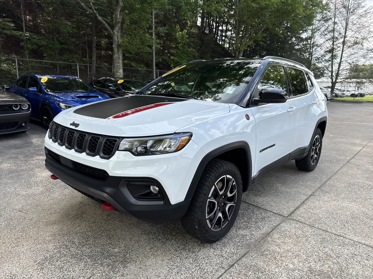 2025 Jeep Compass Trailhawk thumbnail 3