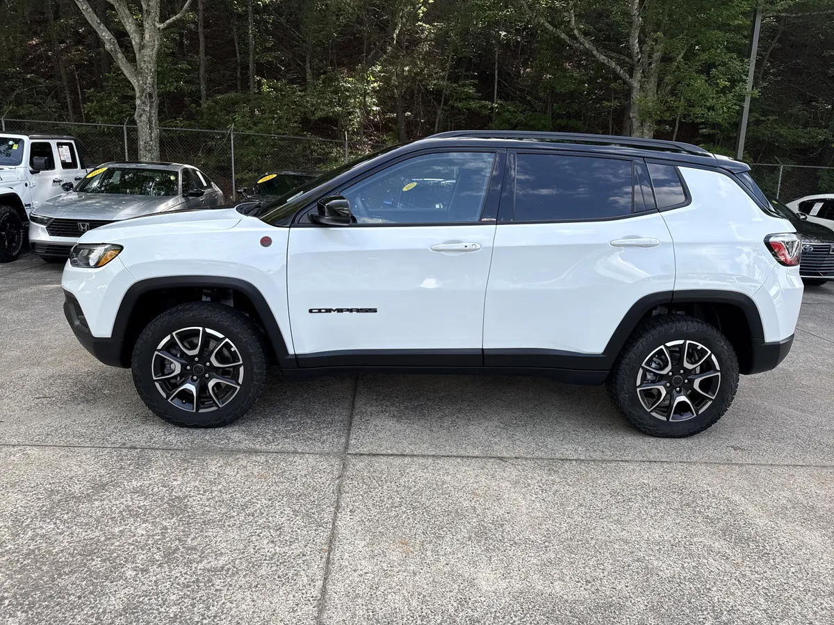 2025 Jeep Compass Trailhawk thumbnail 4