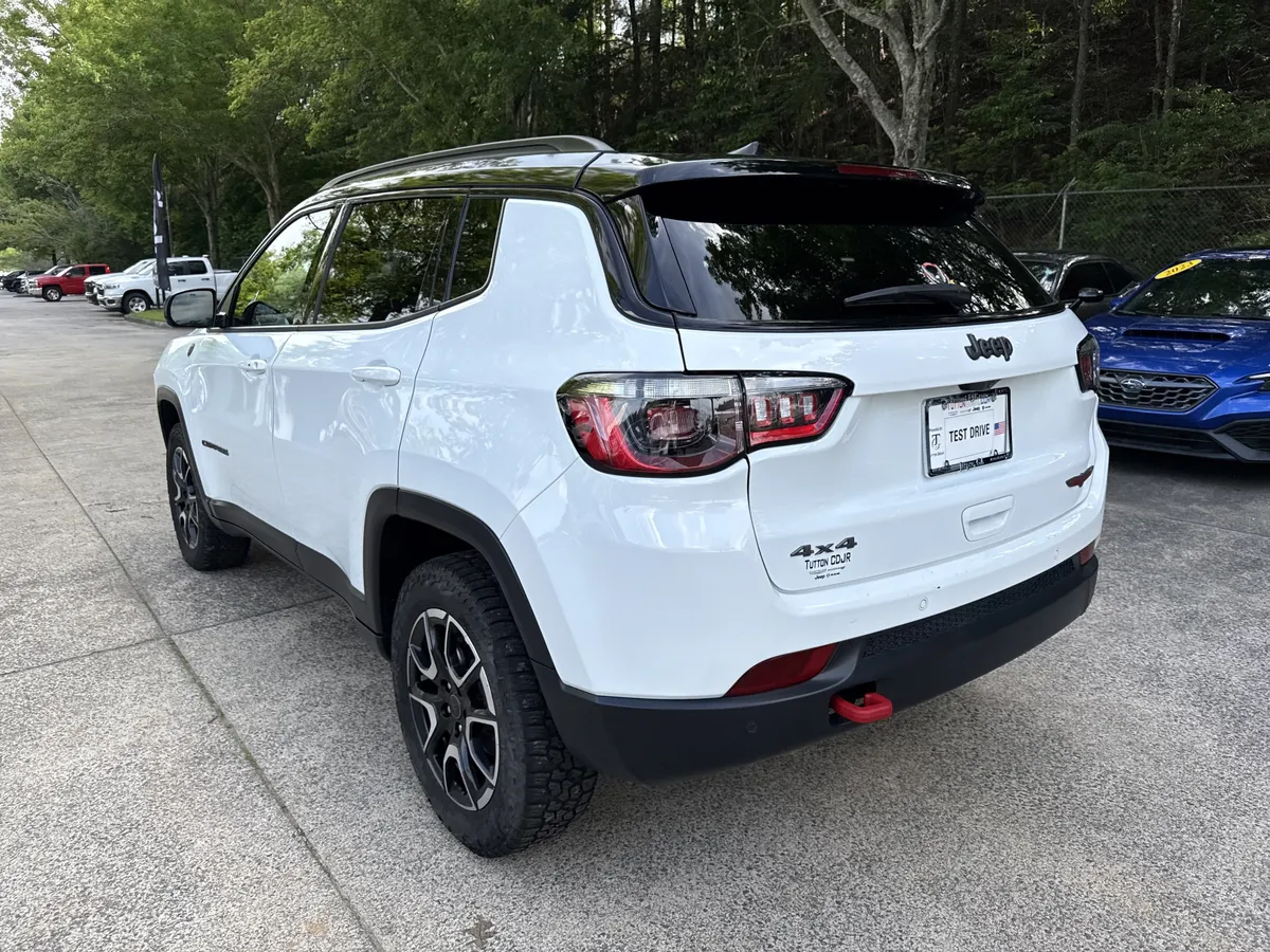 2025 Jeep Compass Trailhawk thumbnail 5