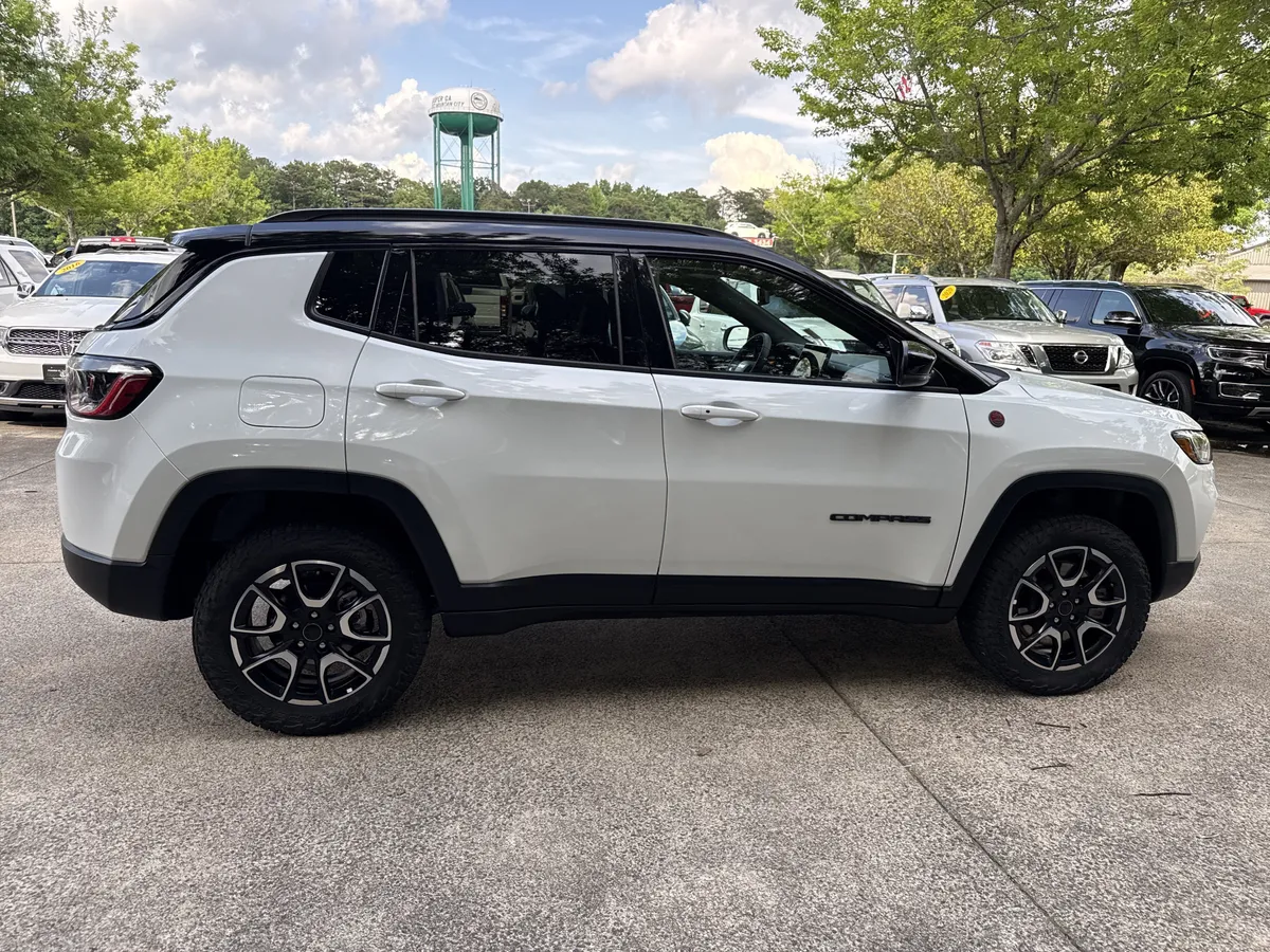 2025 Jeep Compass Trailhawk thumbnail 8