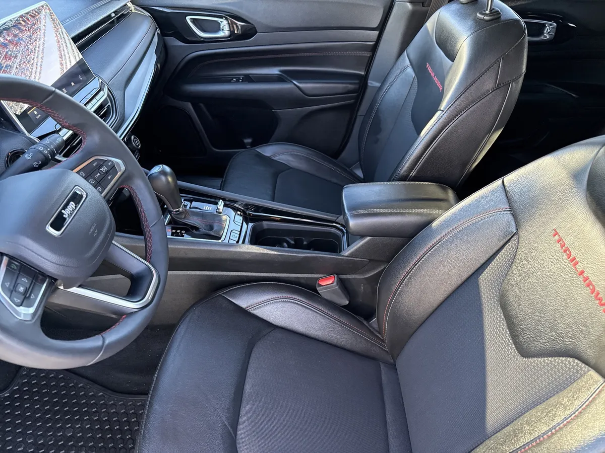 2025 Jeep Compass Trailhawk thumbnail 12