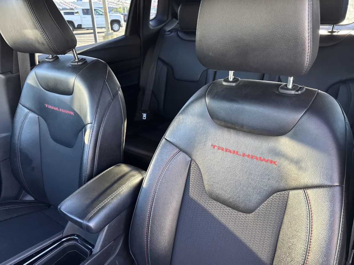 2025 Jeep Compass Trailhawk thumbnail 13