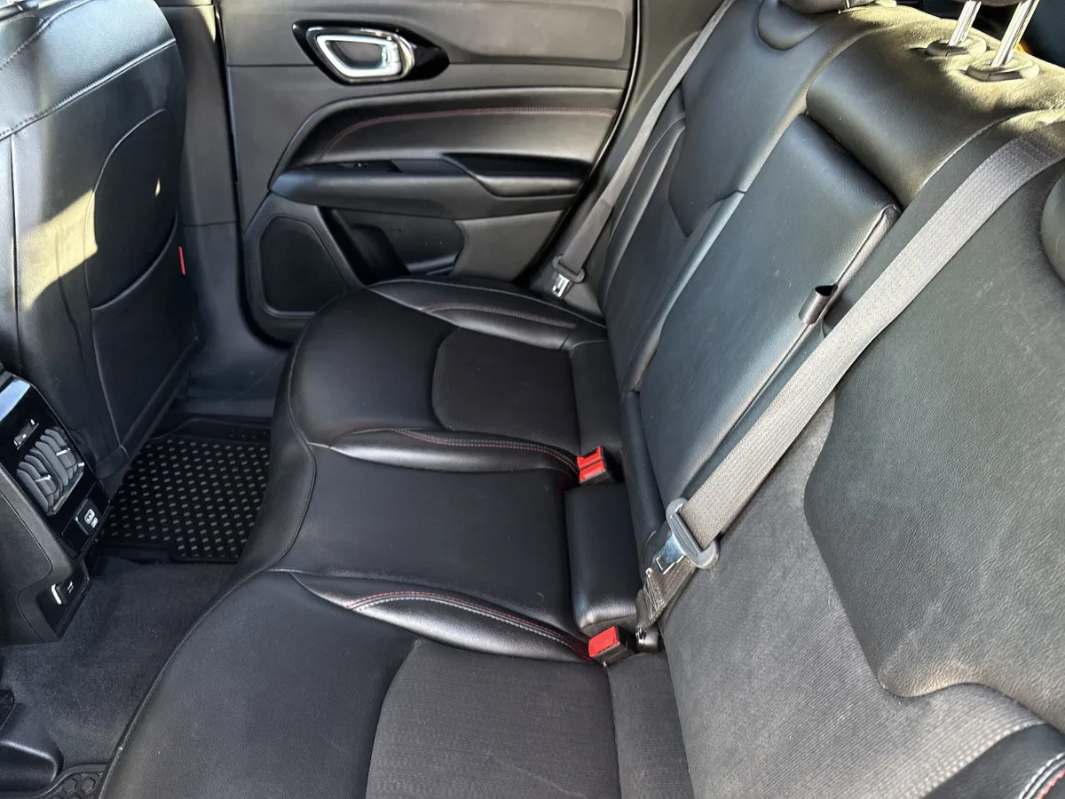 2025 Jeep Compass Trailhawk thumbnail 17