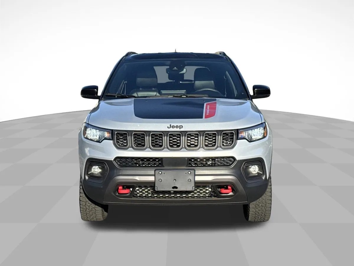 2025 Jeep Compass Trailhawk thumbnail 2