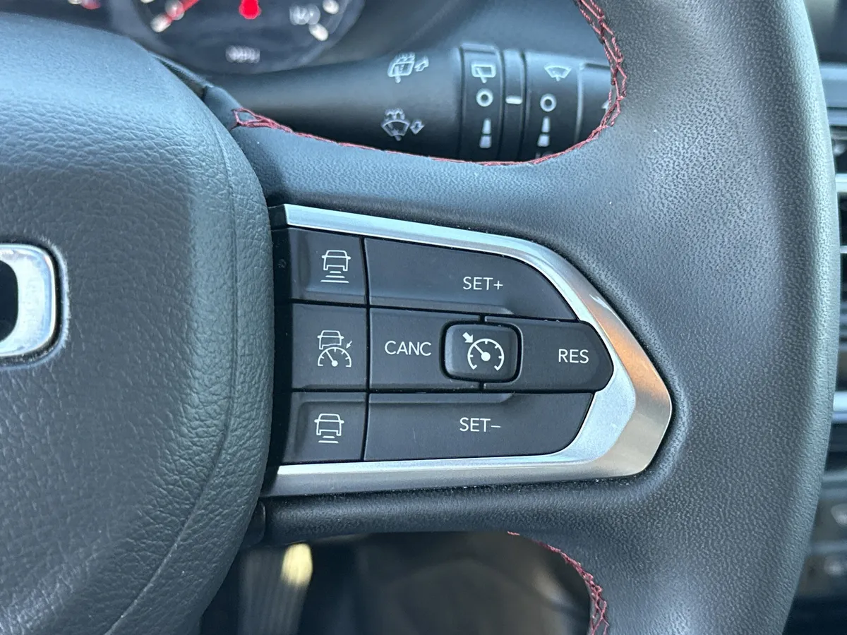 2025 Jeep Compass Trailhawk thumbnail 21