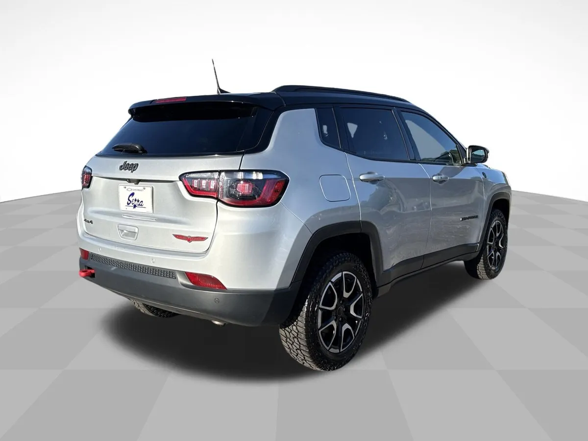 2025 Jeep Compass Trailhawk thumbnail 6