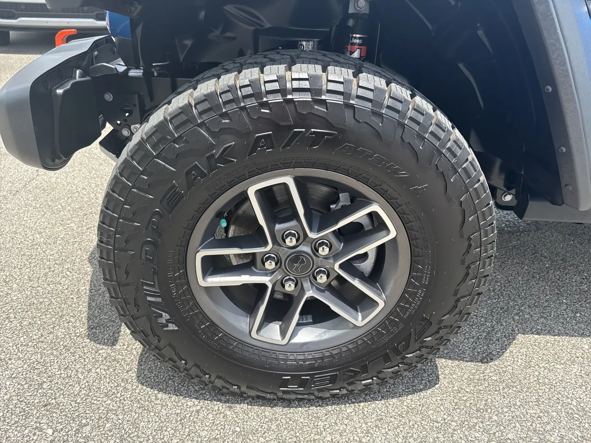 2025 Jeep Gladiator Mojave thumbnail 11